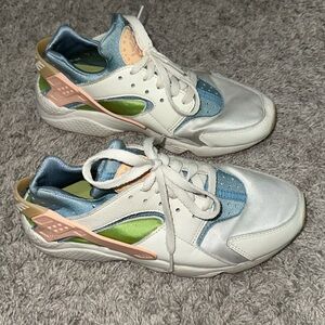 Nike Women’s Huraches